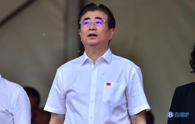 高叶饰演的龙套演员毓秀在目睹日军暴行后幡然觉醒，以穆桂英、梁红玉自励，严辞拒演秦桧的老婆…… 忠奸之辨、气节之魂，是中华文明赋予每个中国人的精神底色。