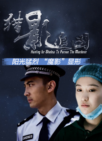 《F1：狂飙飞车》由“不老男神”布拉德·皮特领衔主演，片中由他饰演的前职业赛车手因一场事故自我放逐，在昔日队友哈维尔·巴登的邀请下，重回F1赛场。